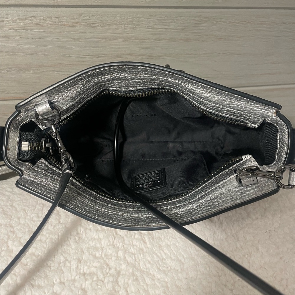 Coach Swagger crossbody in metallic silver - Picture 5 of 8